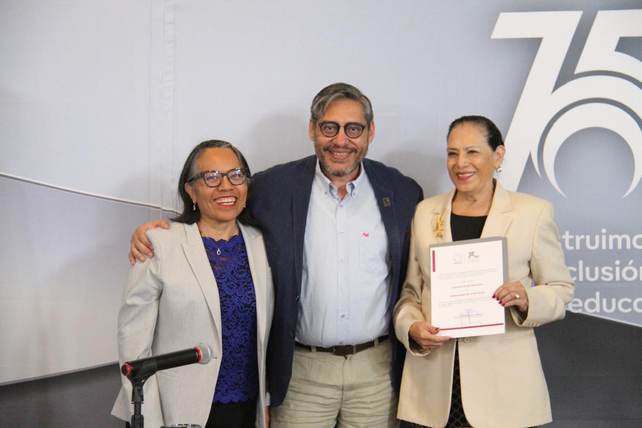 Entrega de reconocimiento a la UNSIS como asociada en la ANUIES